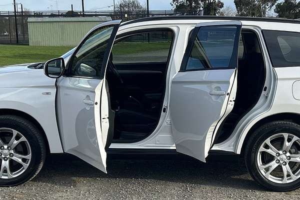 2013 Mitsubishi Outlander ES ZJ