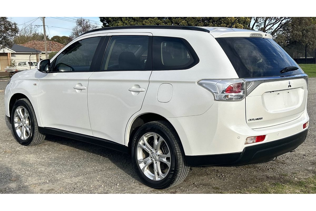 2013 Mitsubishi Outlander ES ZJ
