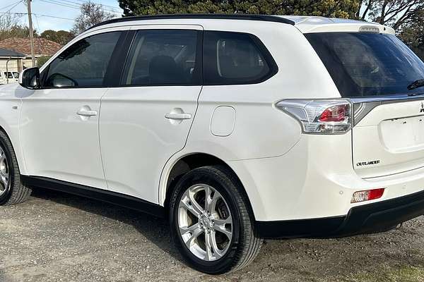 2013 Mitsubishi Outlander ES ZJ