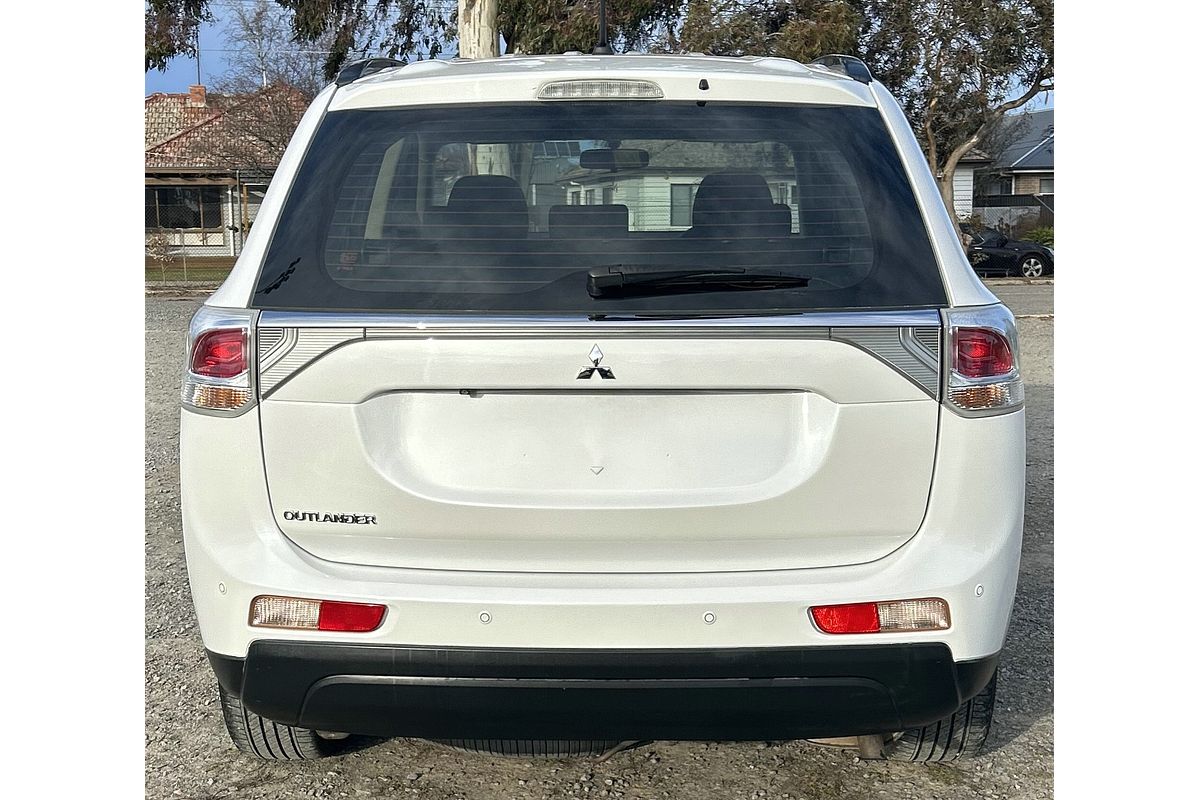 2013 Mitsubishi Outlander ES ZJ
