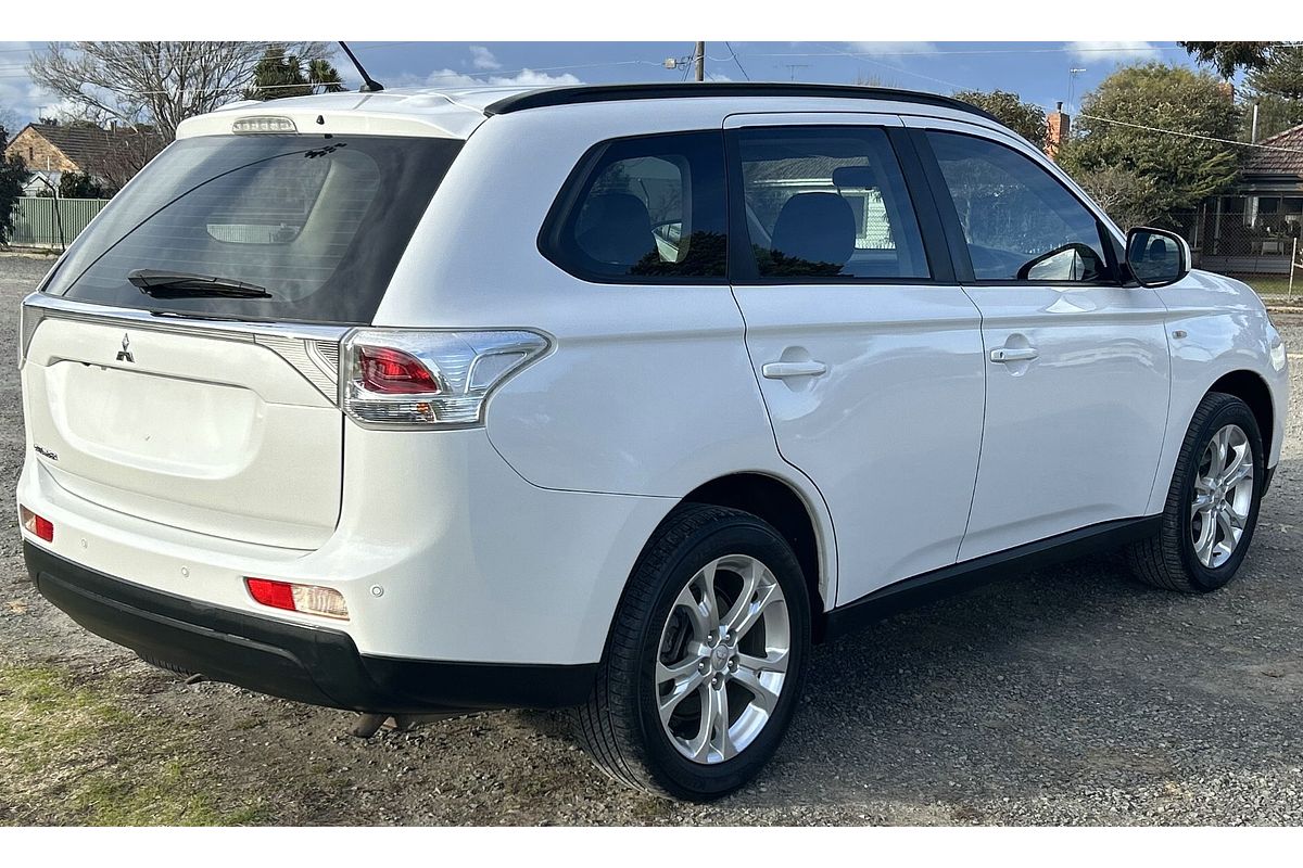 2013 Mitsubishi Outlander ES ZJ