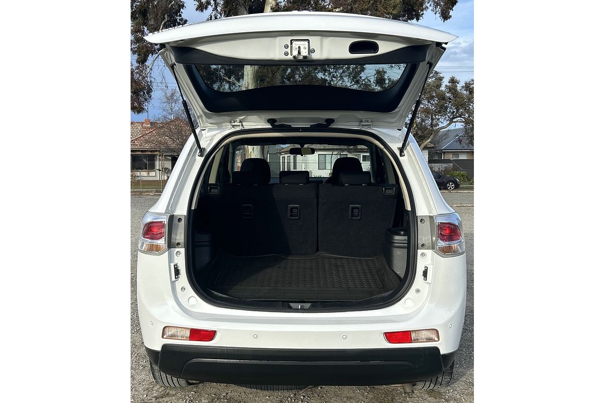 2013 Mitsubishi Outlander ES ZJ