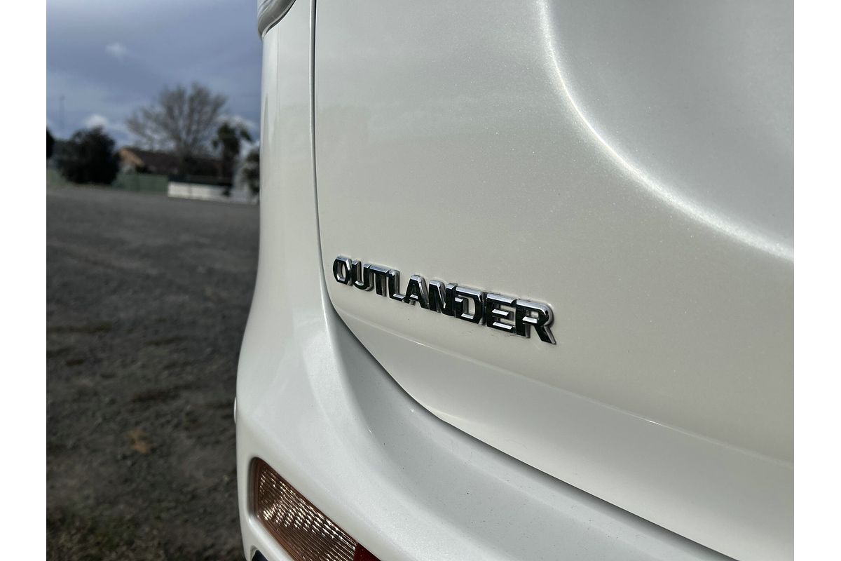 2013 Mitsubishi Outlander ES ZJ