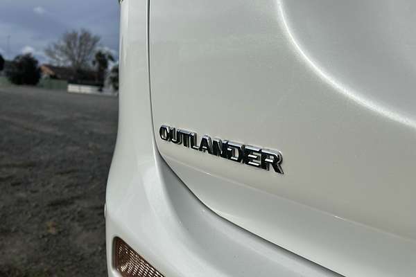 2013 Mitsubishi Outlander ES ZJ