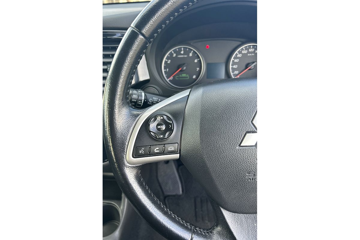 2013 Mitsubishi Outlander ES ZJ