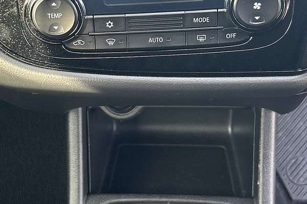 2013 Mitsubishi Outlander ES ZJ