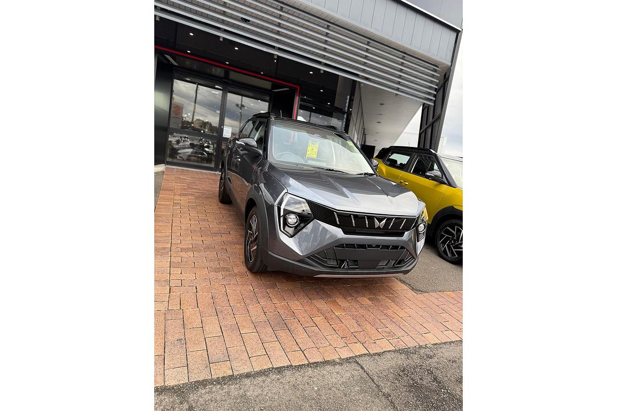 2025 Mahindra XUV3XO AX7L