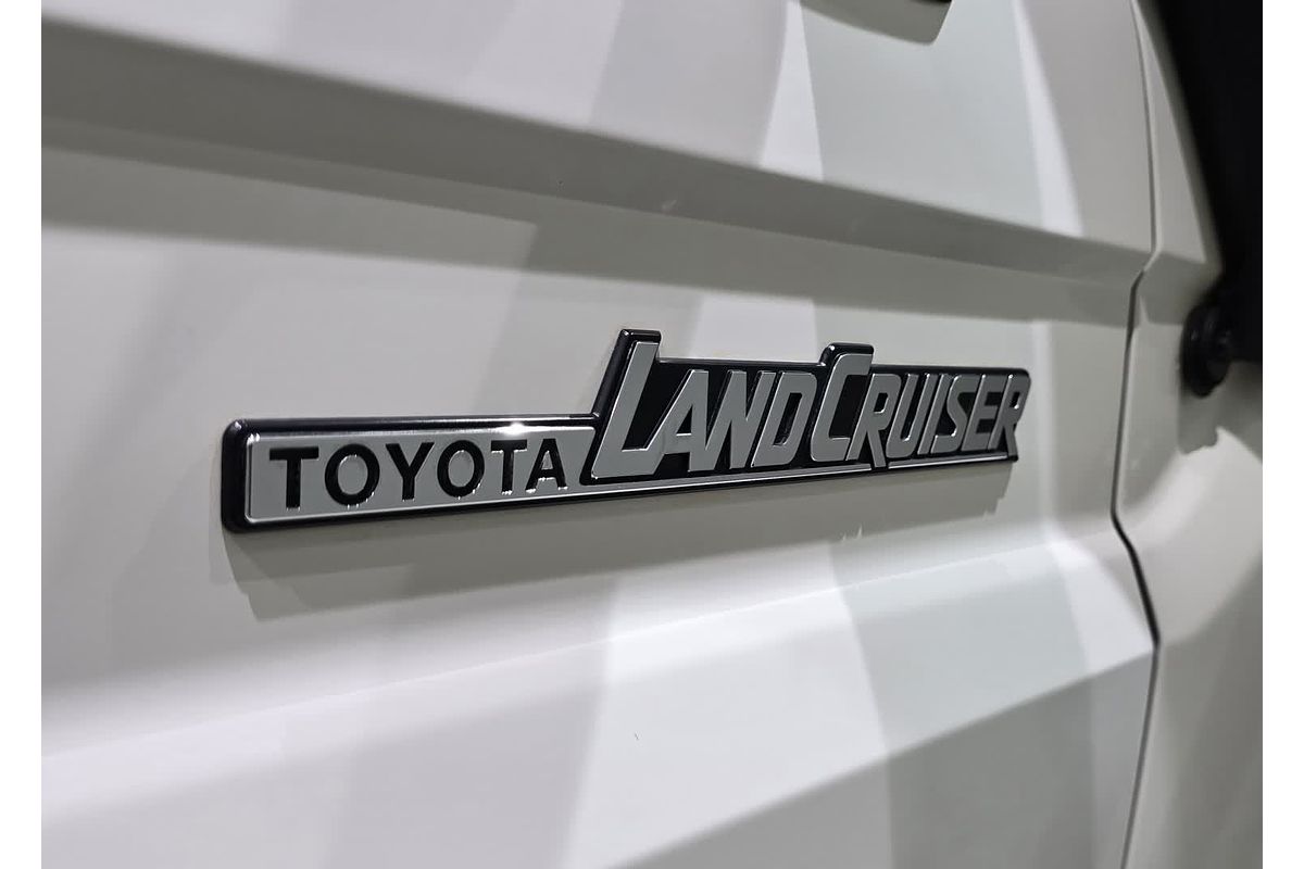 2020 Toyota LC Military LC Military GXL 4.5L T Diesel Manual Wagon VDJ76R