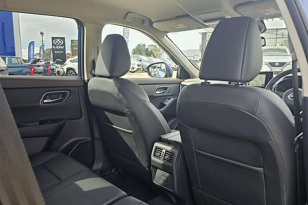 2025 Nissan X-TRAIL ST-L T33