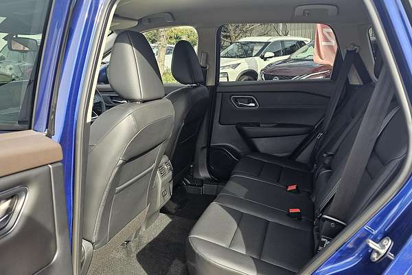 2025 Nissan X-TRAIL ST-L T33
