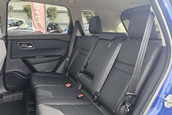 2025 Nissan X-TRAIL ST-L T33