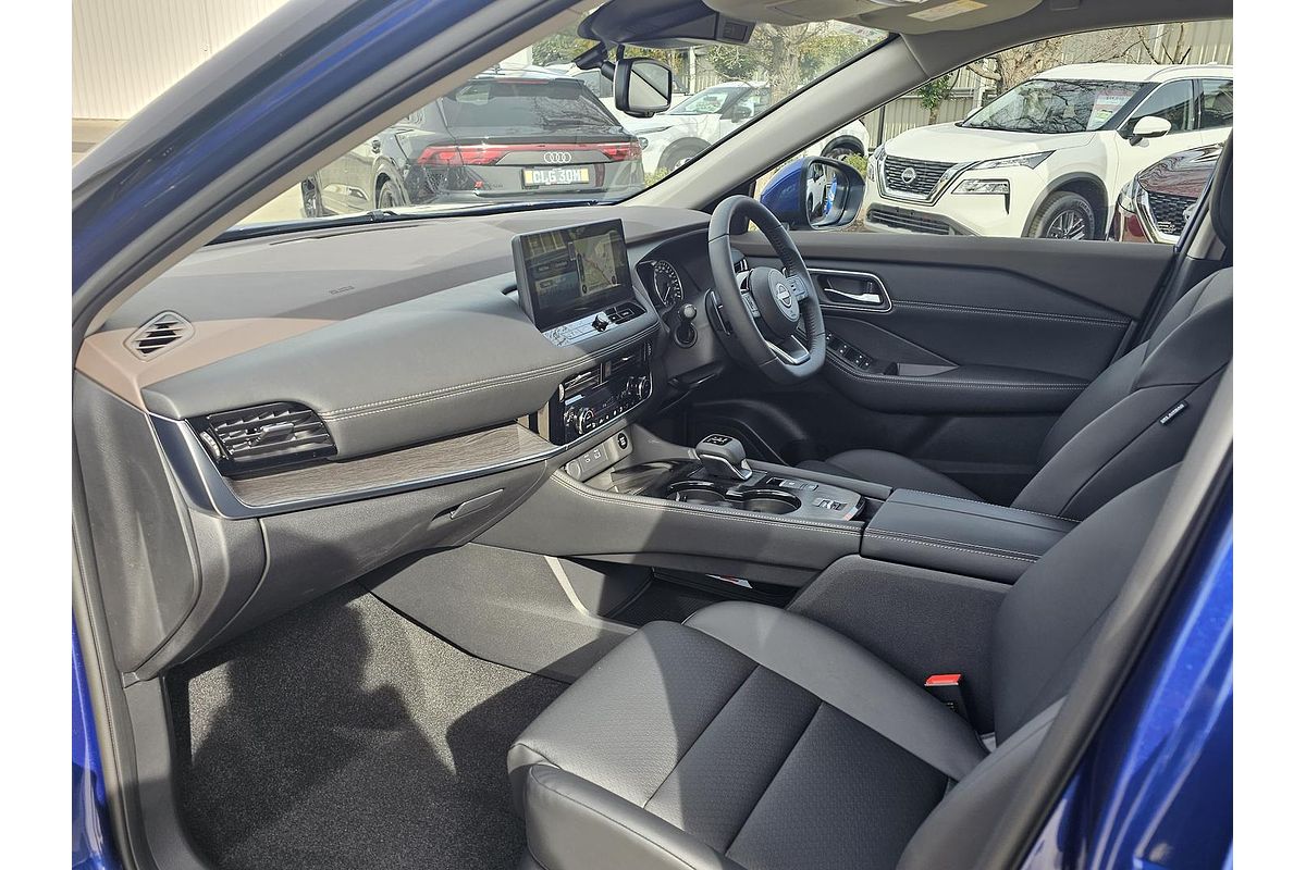 2025 Nissan X-TRAIL ST-L T33