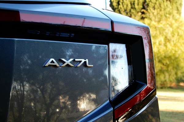 2025 Mahindra XUV 3XO AX7L