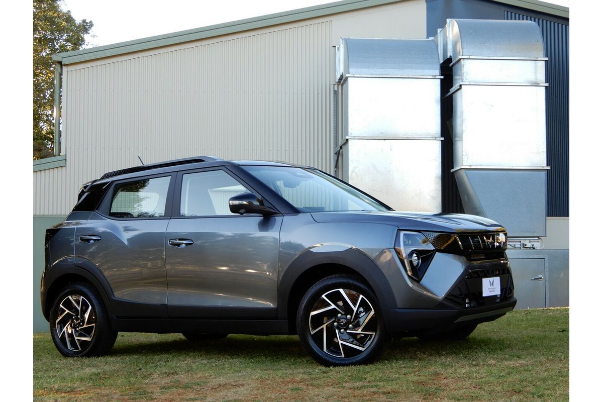 2025 Mahindra XUV 3XO AX7L