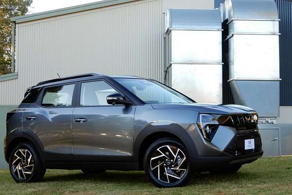 2025 Mahindra XUV 3XO AX7L