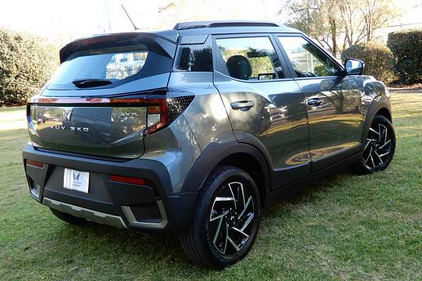 2025 Mahindra XUV 3XO AX7L