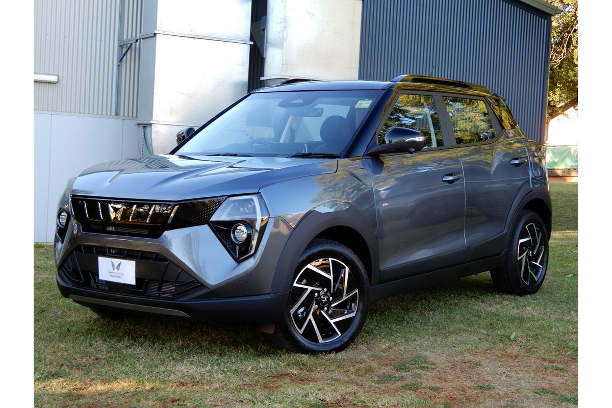 2025 Mahindra XUV 3XO AX7L