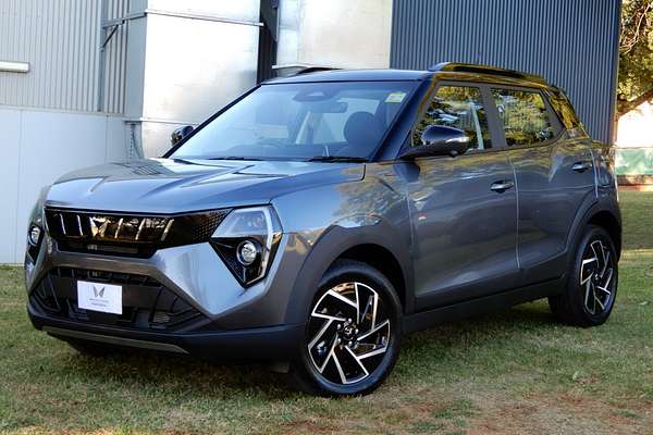 2025 Mahindra XUV 3XO AX7L