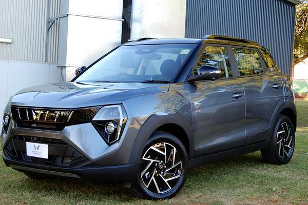 2025 Mahindra XUV 3XO AX7L