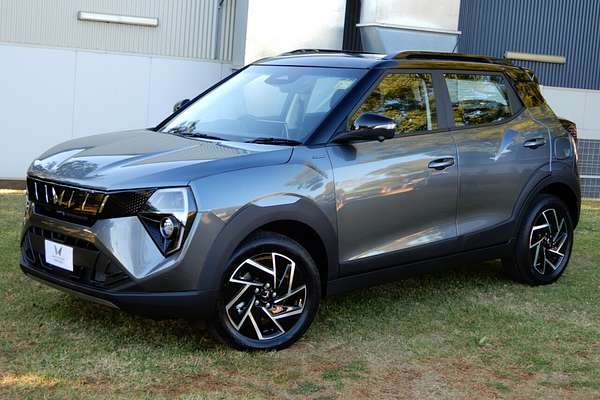 2025 Mahindra XUV 3XO AX7L