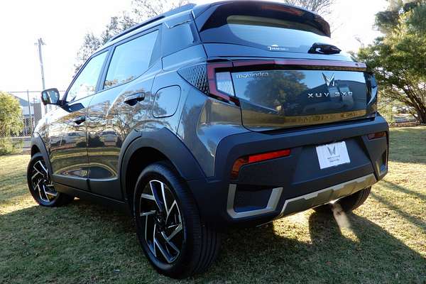 2025 Mahindra XUV 3XO AX7L