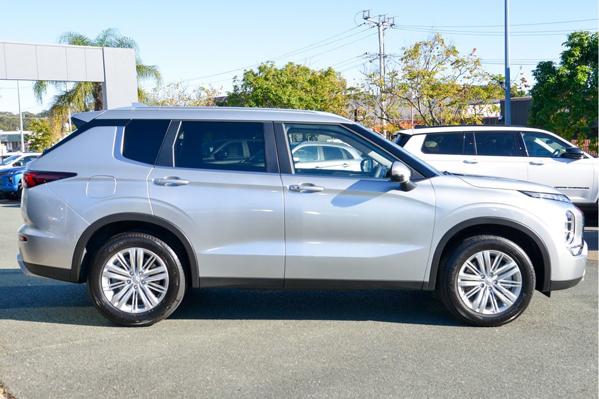 2024 Mitsubishi Outlander LS ZM