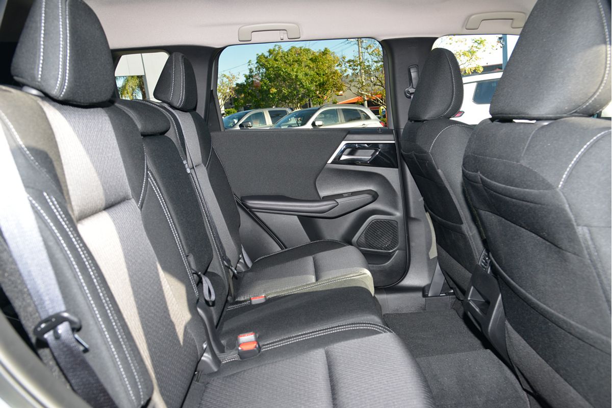 2024 Mitsubishi Outlander LS ZM