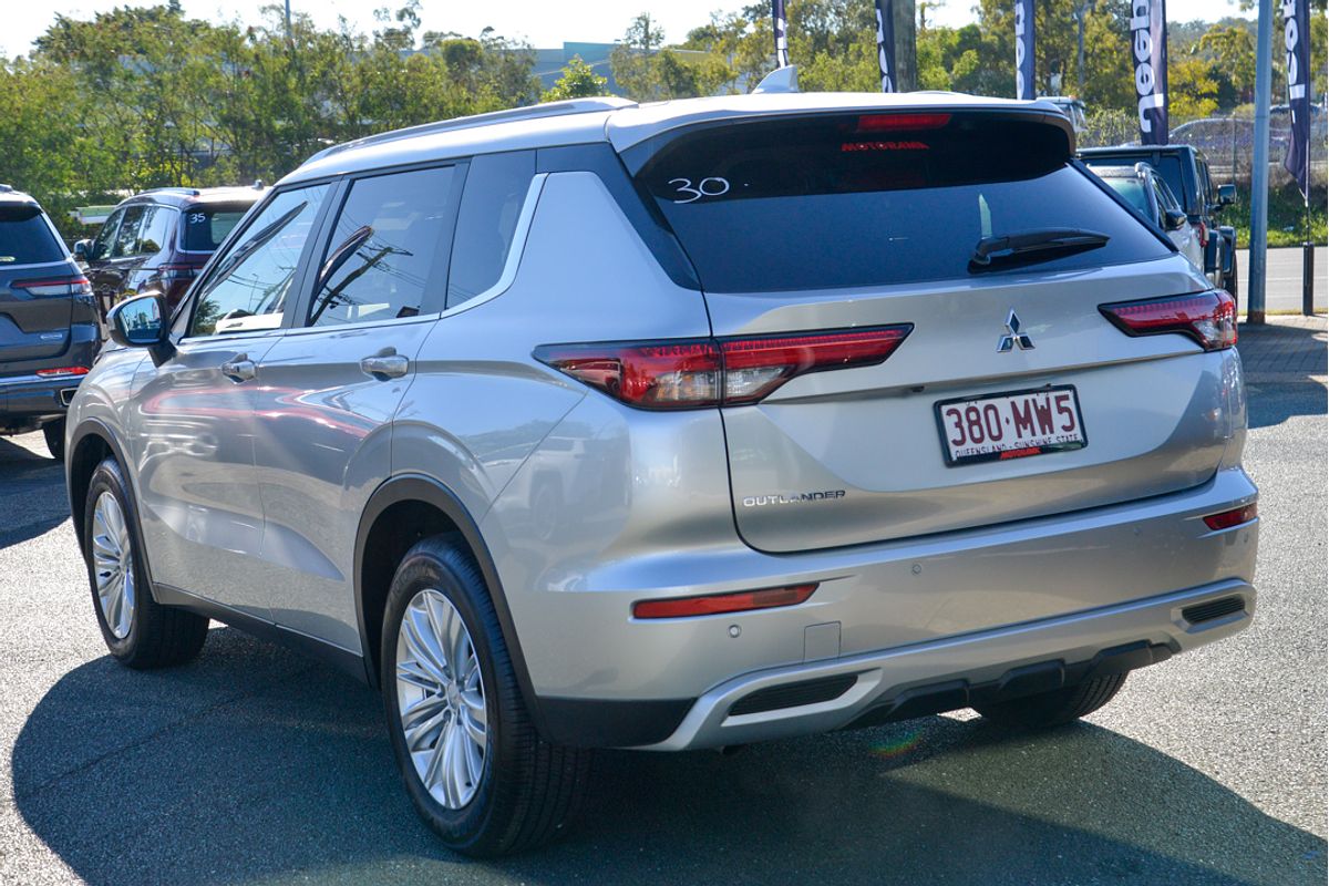 2024 Mitsubishi Outlander LS ZM
