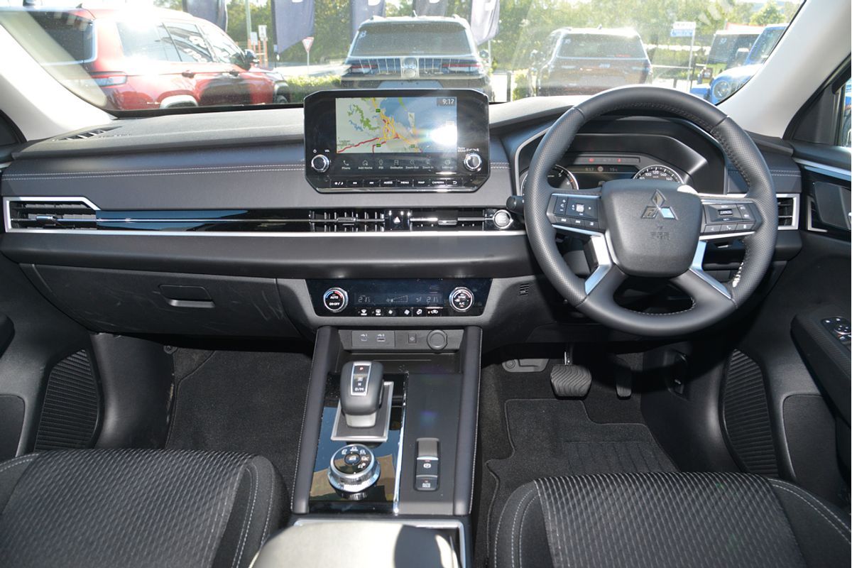 2024 Mitsubishi Outlander LS ZM