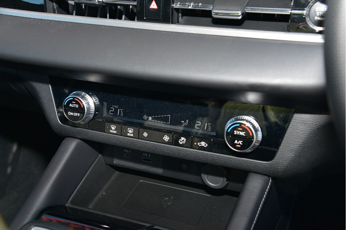 2024 Mitsubishi Outlander LS ZM