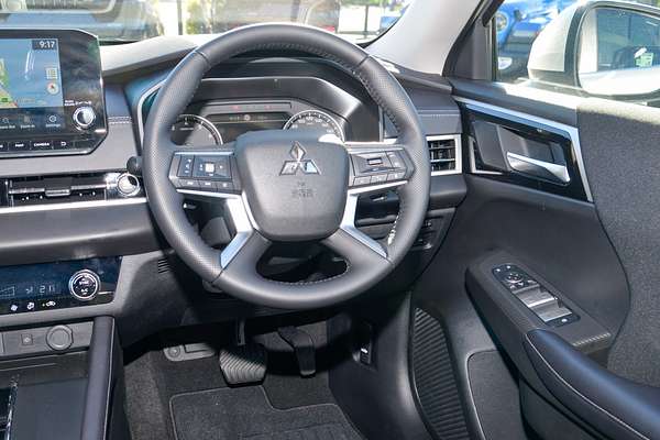 2024 Mitsubishi Outlander LS ZM