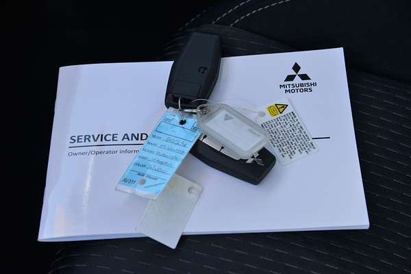2024 Mitsubishi Outlander LS ZM