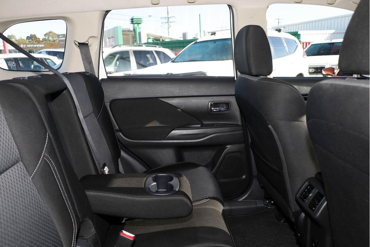 2020 Mitsubishi Outlander ES ZL