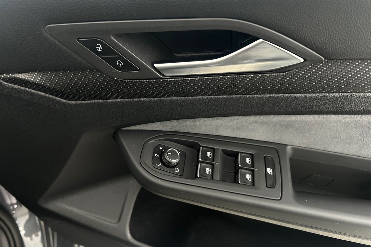 2022 Volkswagen Golf 110TSI R-Line 8