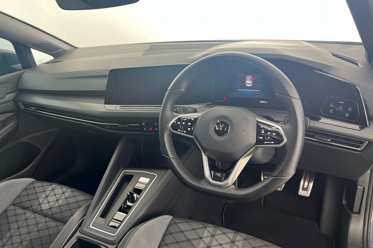 2022 Volkswagen Golf 110TSI R-Line 8