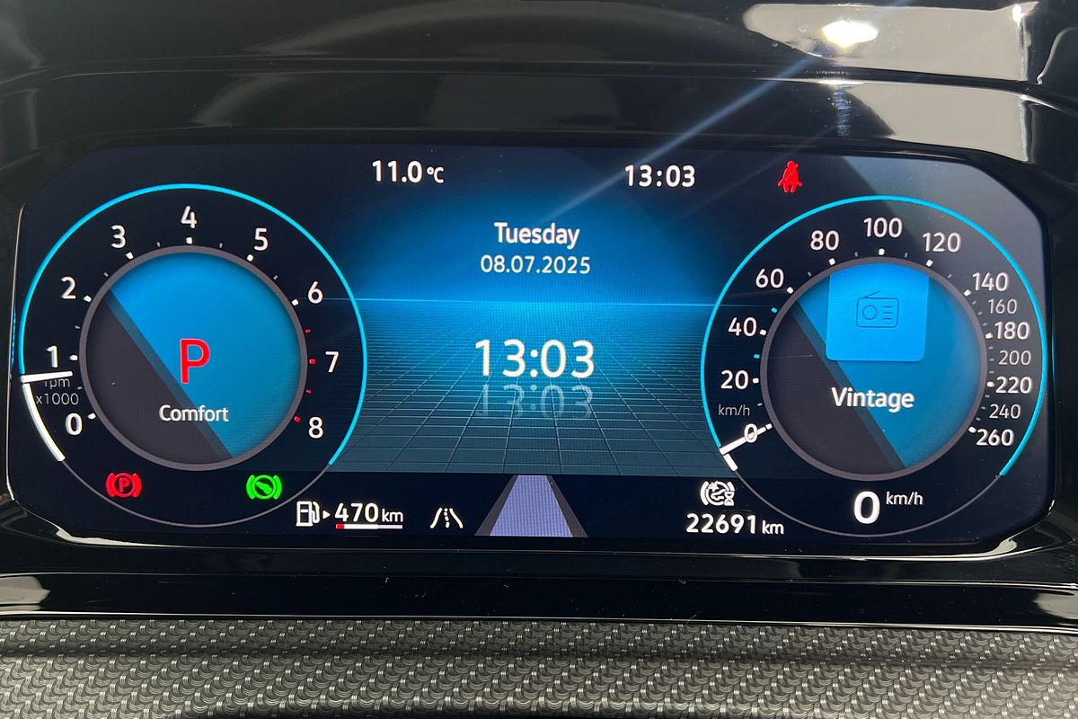 2022 Volkswagen Golf 110TSI R-Line 8