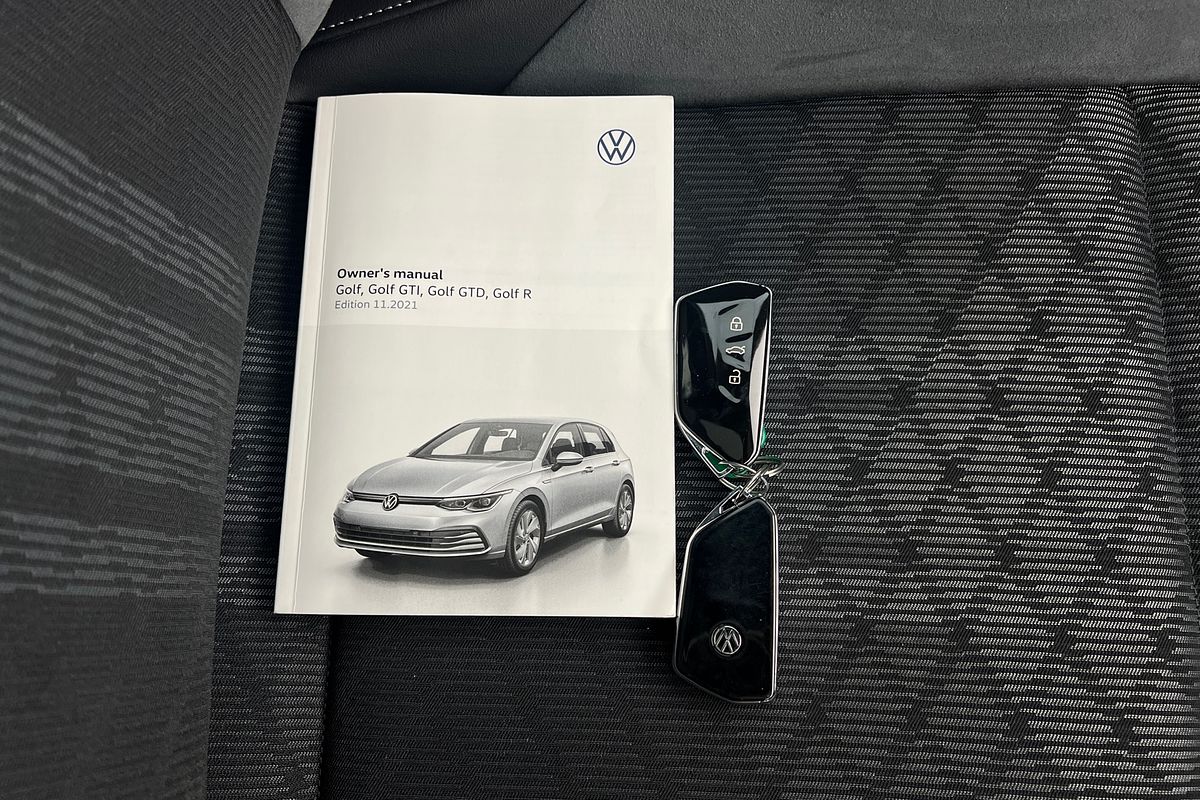 2022 Volkswagen Golf 110TSI R-Line 8