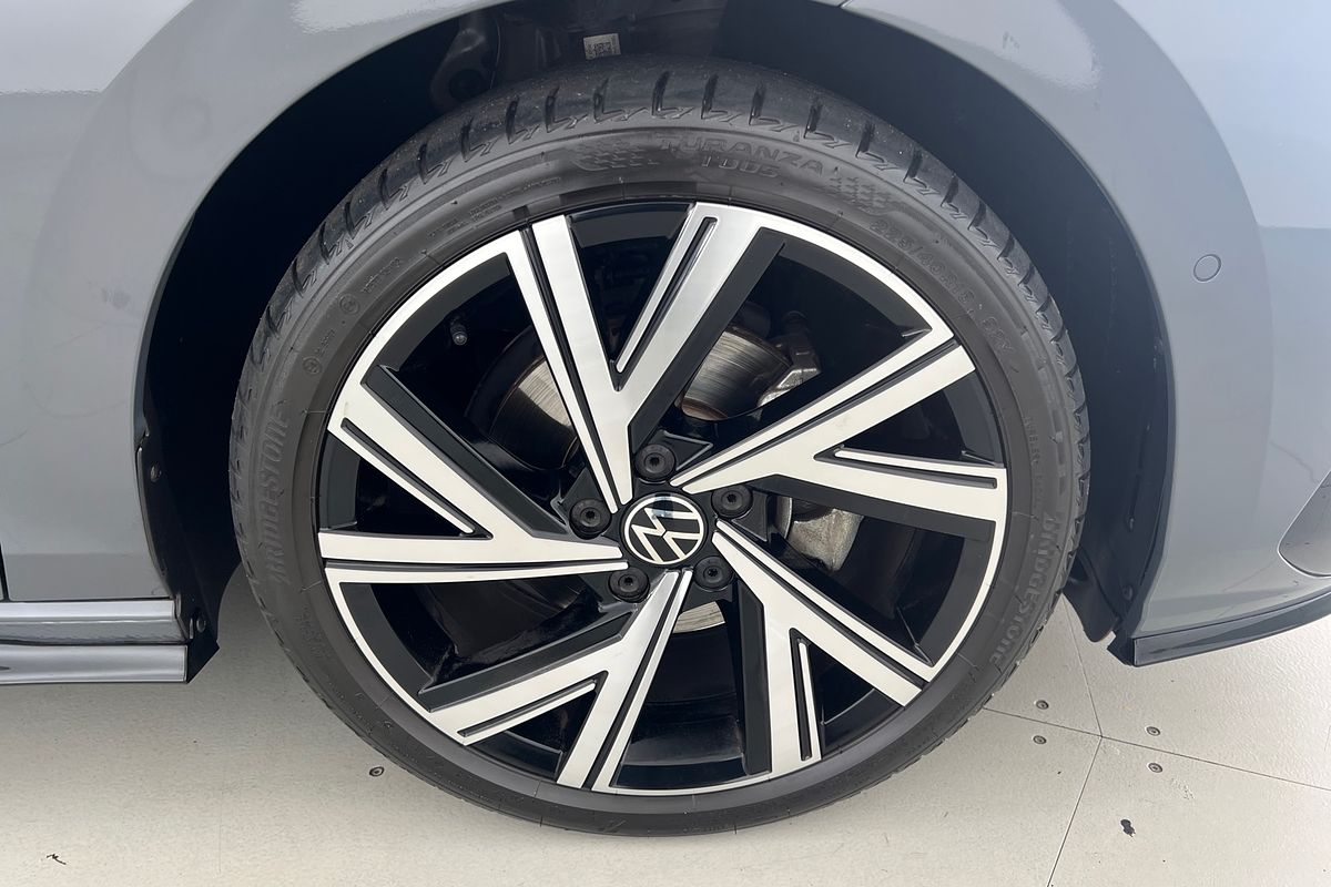 2022 Volkswagen Golf 110TSI R-Line 8