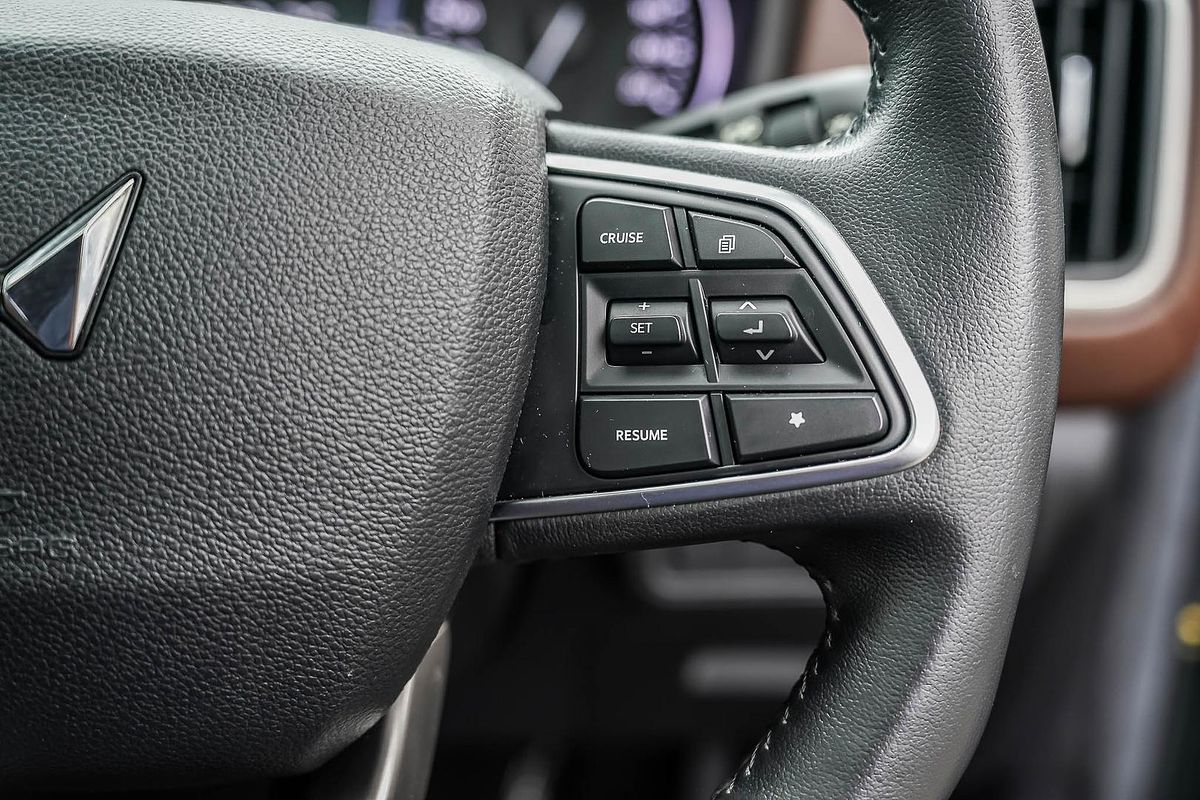 2023 Mahindra Scorpio Z8