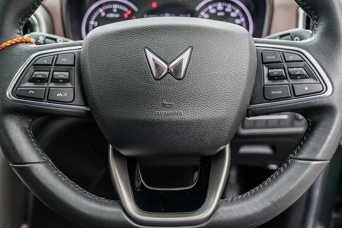 2023 Mahindra Scorpio Z8