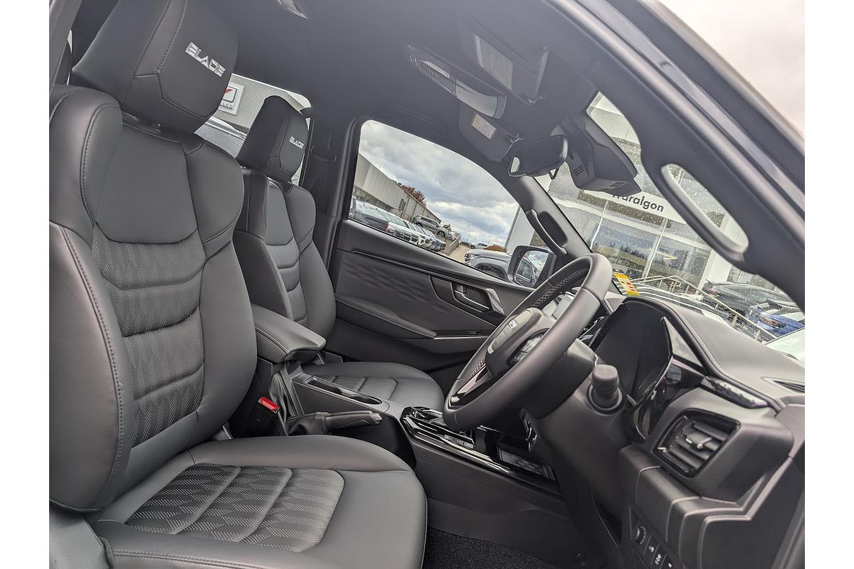 2025 Isuzu D-MAX BLADE 4X4