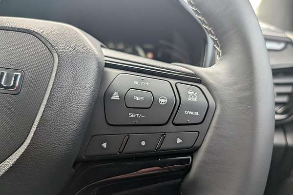 2025 Isuzu D-MAX BLADE 4X4