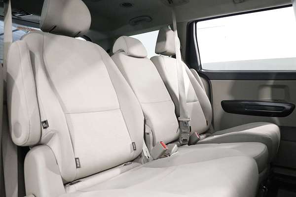 2015 Kia Carnival Si YP