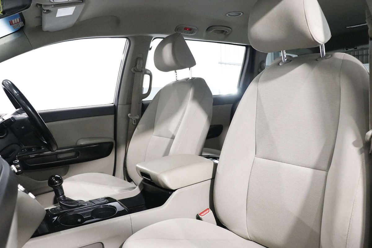 2015 Kia Carnival Si YP