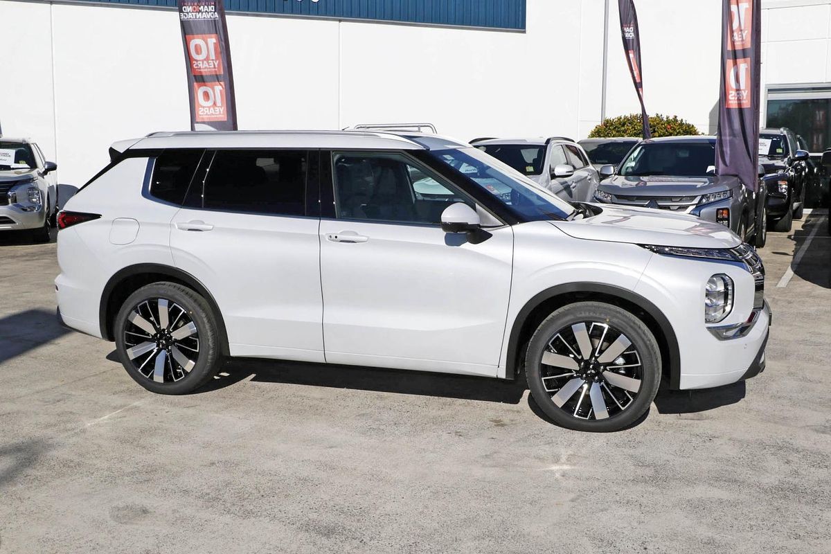 2025 Mitsubishi Outlander Exceed ZM