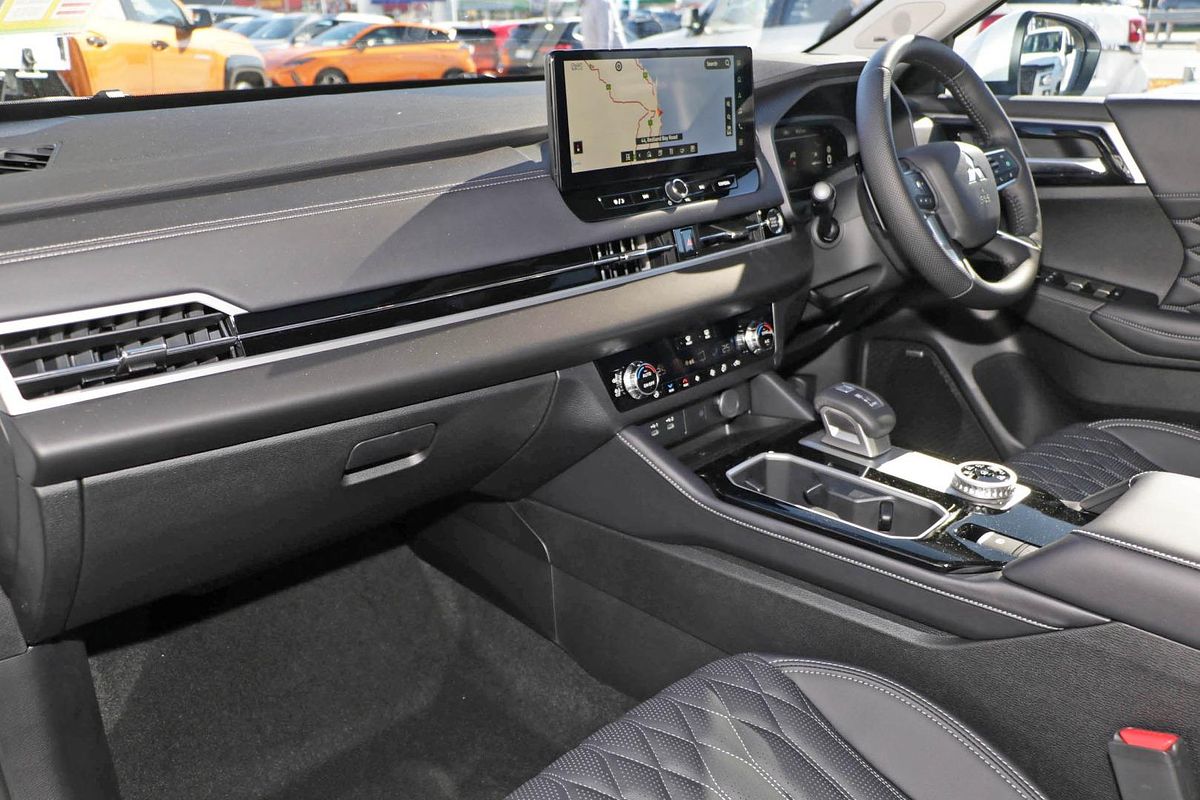 2025 Mitsubishi Outlander Exceed ZM