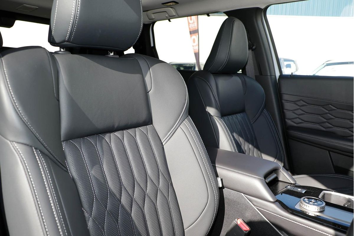 2025 Mitsubishi Outlander Exceed ZM