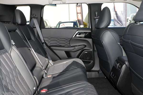2025 Mitsubishi Outlander Exceed ZM