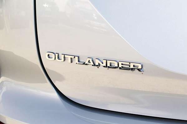 2025 Mitsubishi Outlander Exceed ZM
