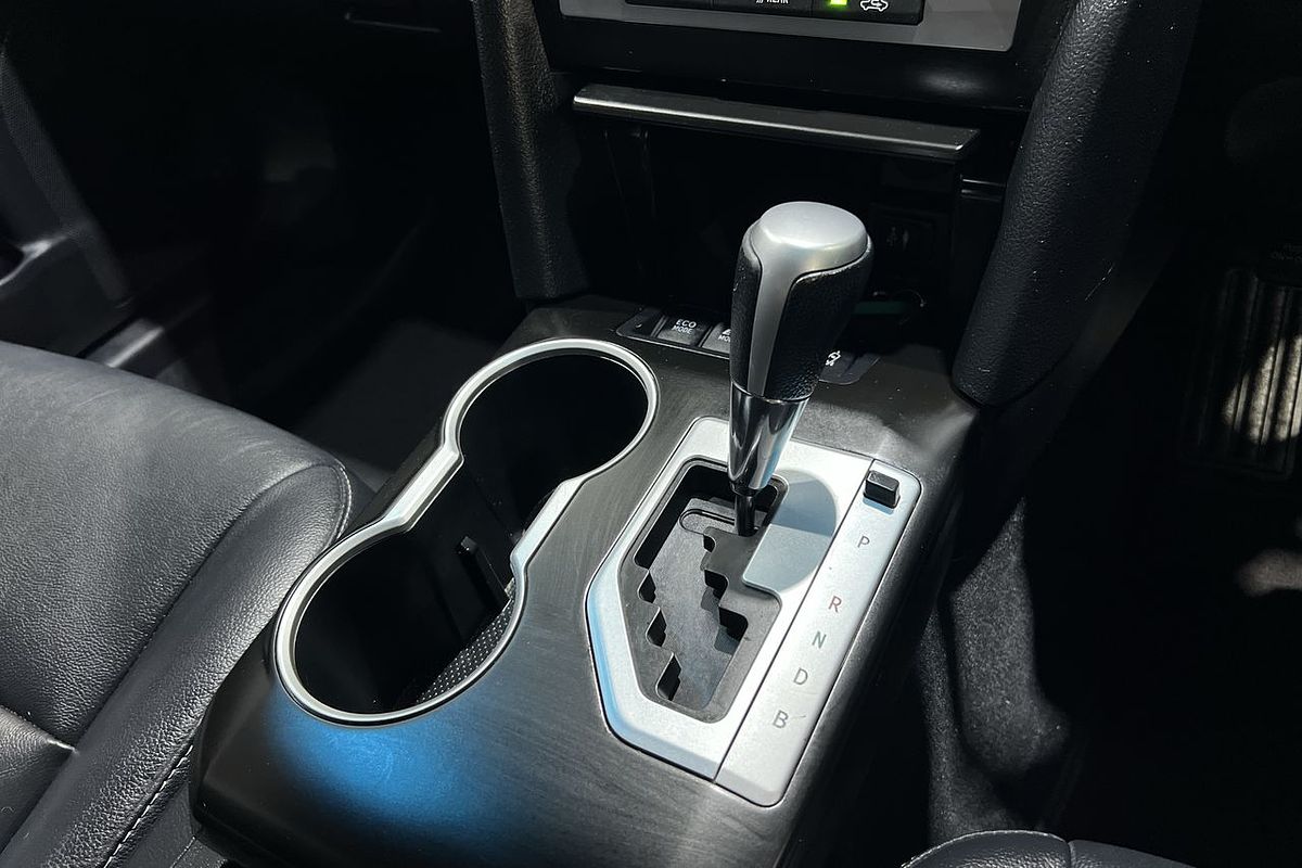 2015 Toyota Camry Atara SL AVV50R